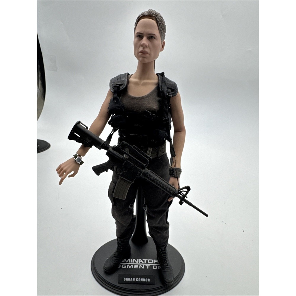 HT MMS119 Terminator 2 Judgment Day Sarah Connor 1/6 Action Figure